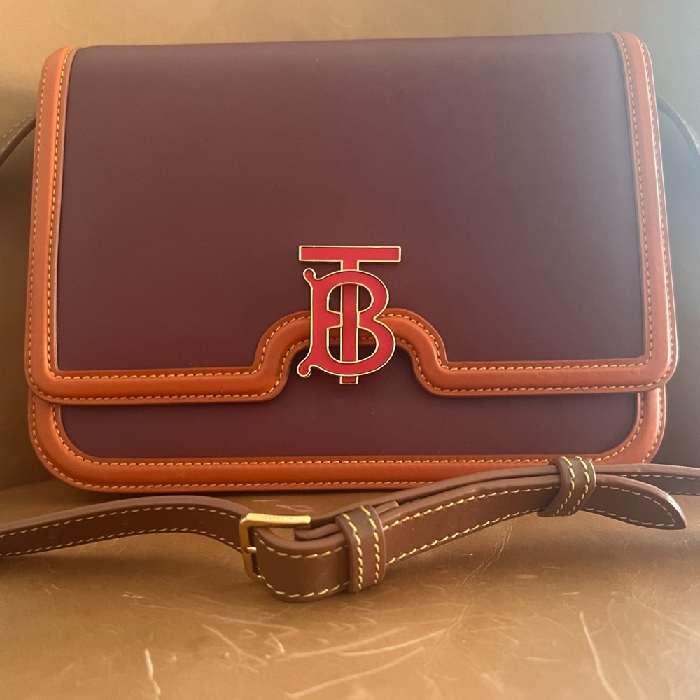 Burberry TB Logo clasp bag (garnet)